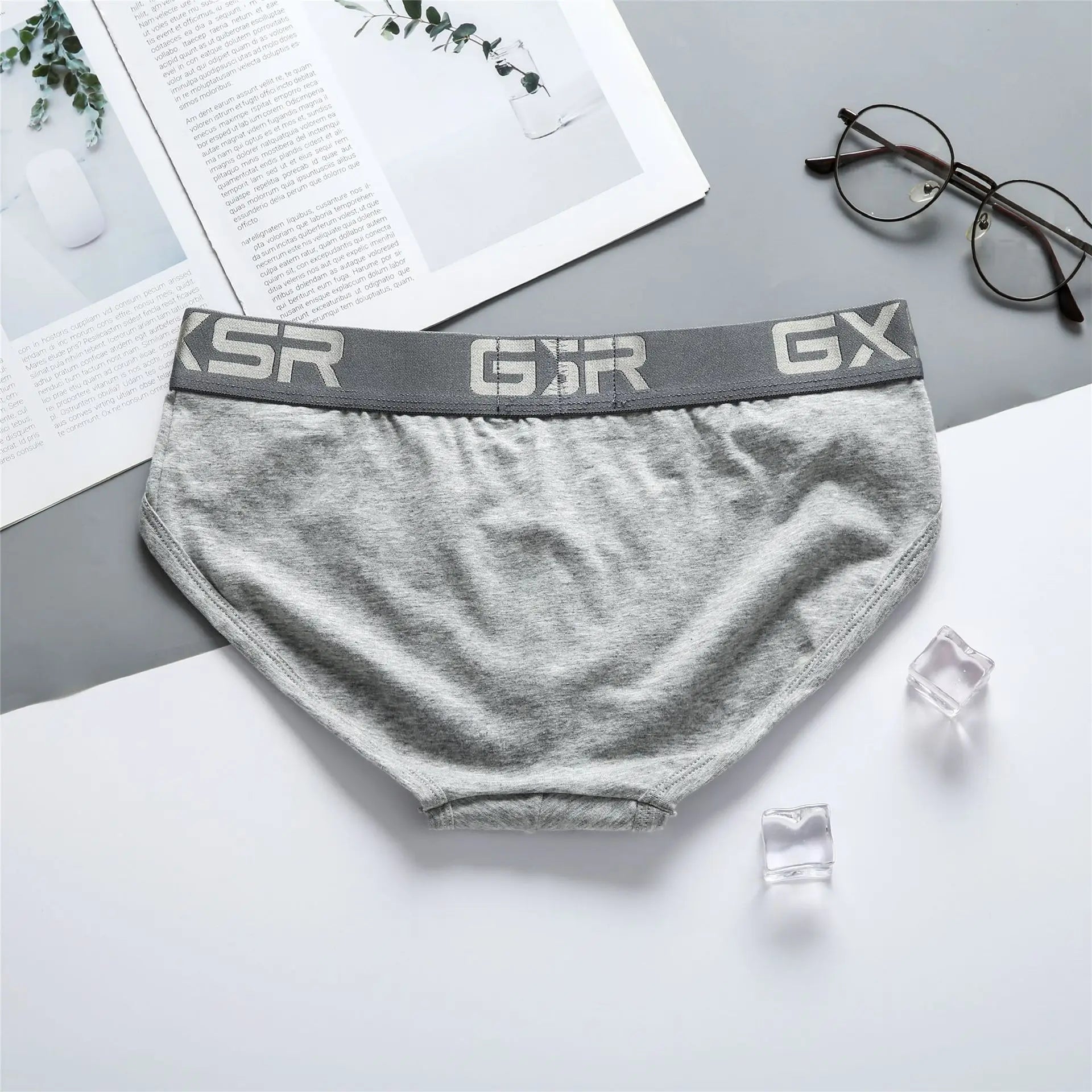 New men's cotton underwear with low waist, breathable and comfortable solid color basic men's briefs